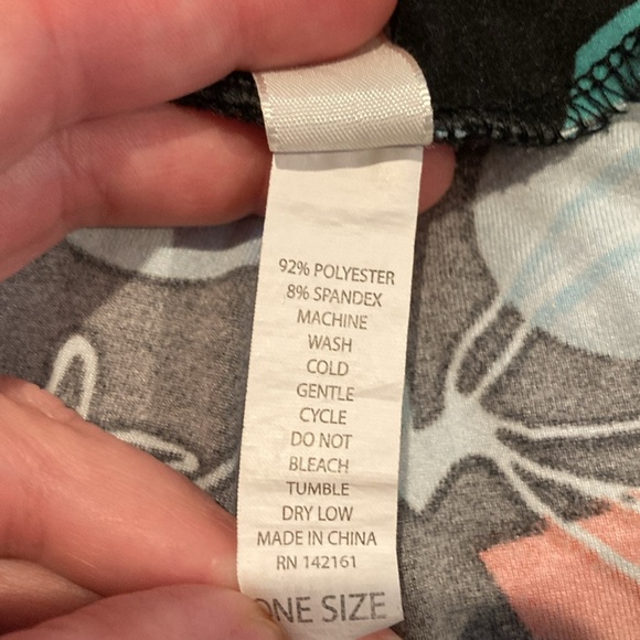 2/$15 🖤🍓 LuLaRoe leggings 🖤🍓 OS - Picture 6 of 6